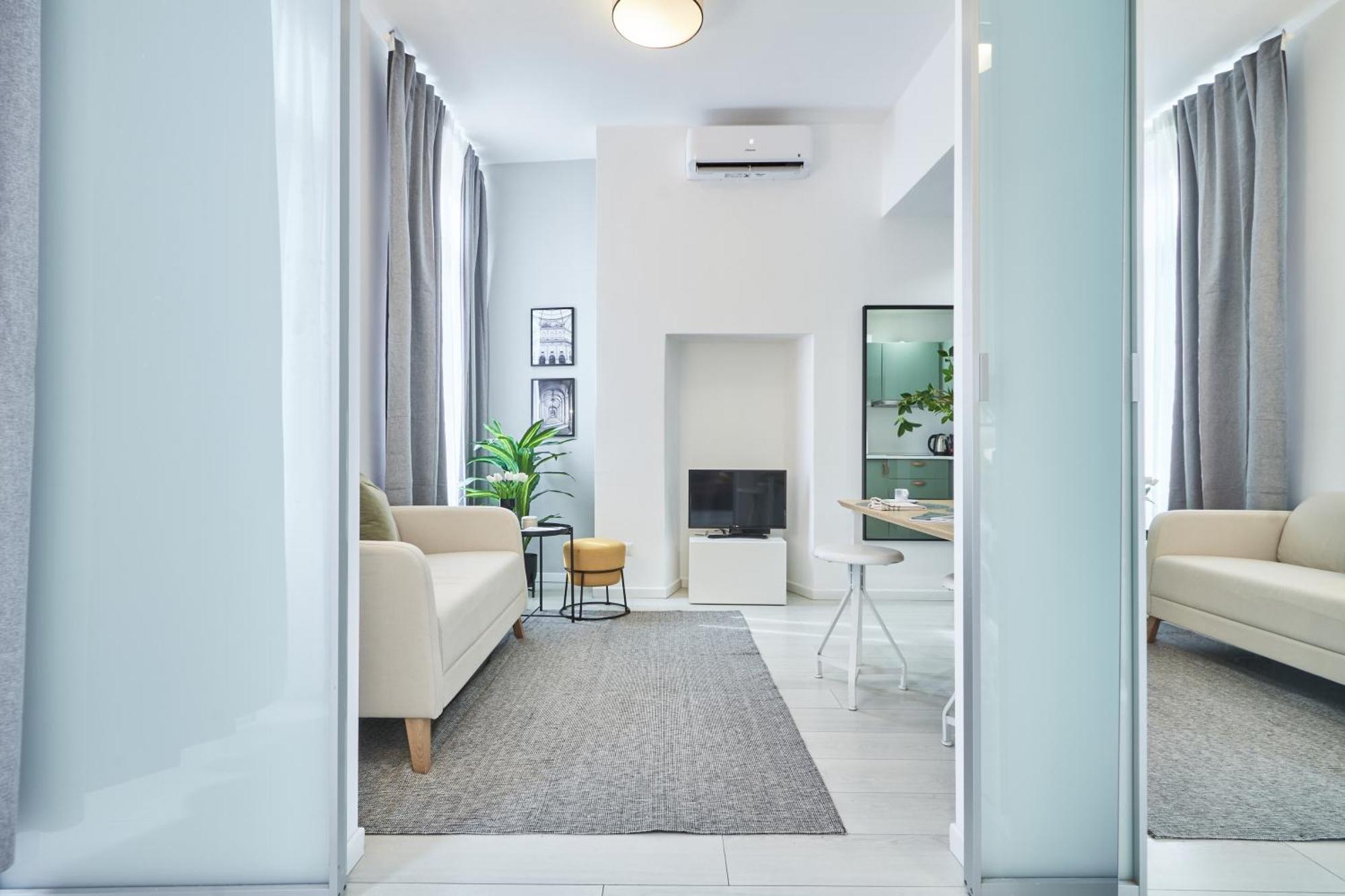 Elegante Appartamento Minimal Dai Tocchi Botanici Milan Bagian luar foto