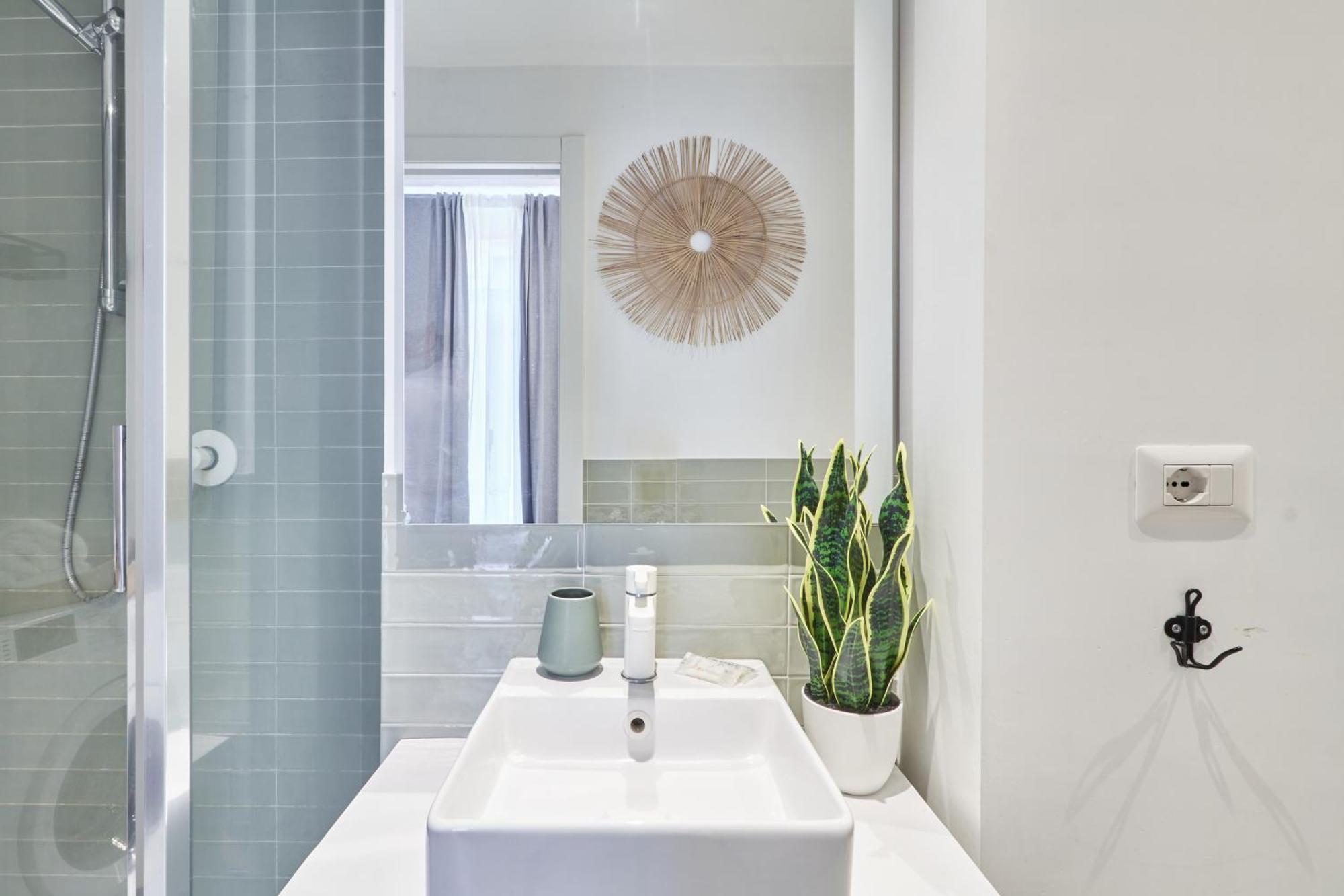 Elegante Appartamento Minimal Dai Tocchi Botanici Milan Bagian luar foto