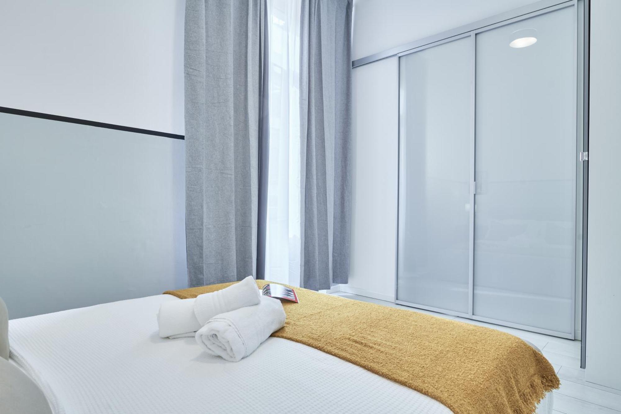 Elegante Appartamento Minimal Dai Tocchi Botanici Milan Bagian luar foto